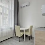 Heart Of Downtown Apartament Budapesta