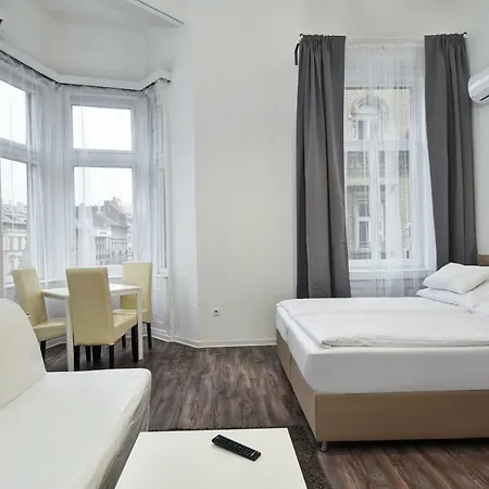 Heart Of Downtown Apartment *